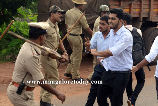 Protesting CFI students lathi-charged 1